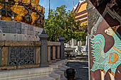 Bangkok Grand Palace, Ramakien murals of the gallery of the Wat Phra Kaew, on the background the gilded chedi of the Royal Pantheon. 